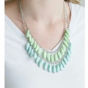 Ladies  green beads necklace bundle.